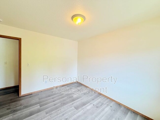 Building Photo - 5621 NE 64th Street