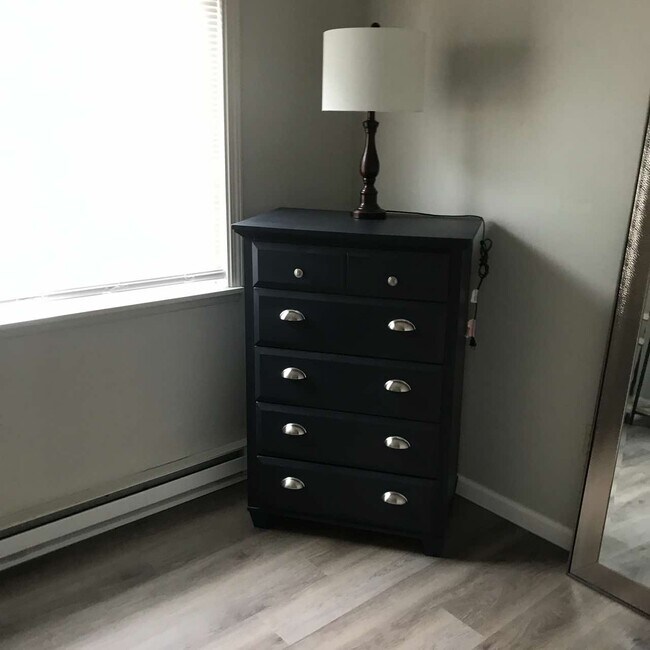 Building Photo - 30 Fern St