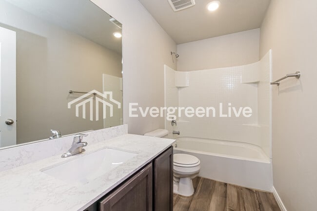 Building Photo - 1600 Maroon Dr