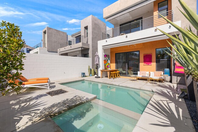 Building Photo - 483 Beacon Way