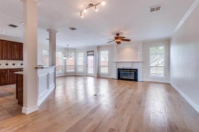 Building Photo - 702 E Peninsula Dr