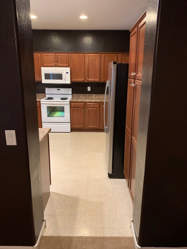 Building Photo - Very Nice 3 bedroom 2 bath home with a guest house