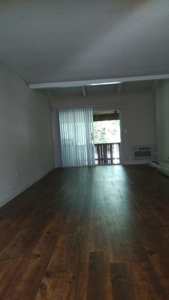 Building Photo - 1000 W MacArthur Blvd