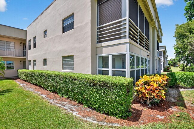 Building Photo - 341 Capri H