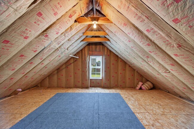 Building Photo - 566 Falkland Cir