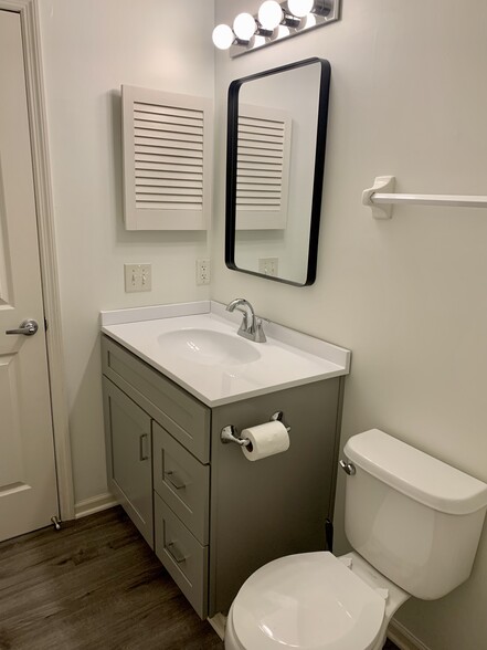 Bedroom bathroom 1 - 6116 Inishmore Ln