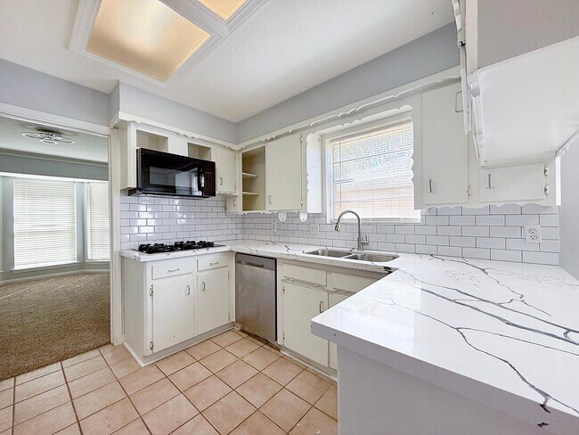 Building Photo - 9206 Sharpview Dr