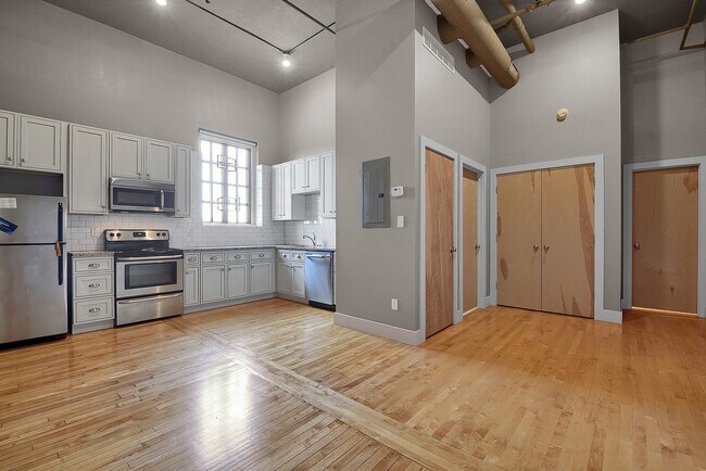 Building Photo - Cozy-Mod New-School Loft