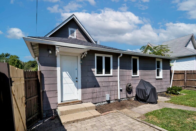 Building Photo - 427 Riley Ave