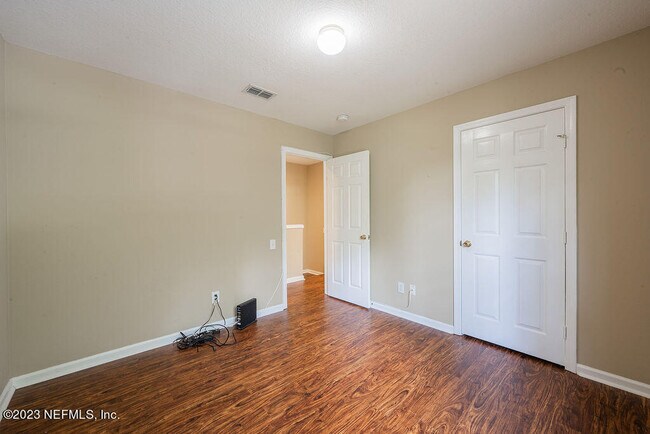 Building Photo - 7990 Baymeadows Cir E