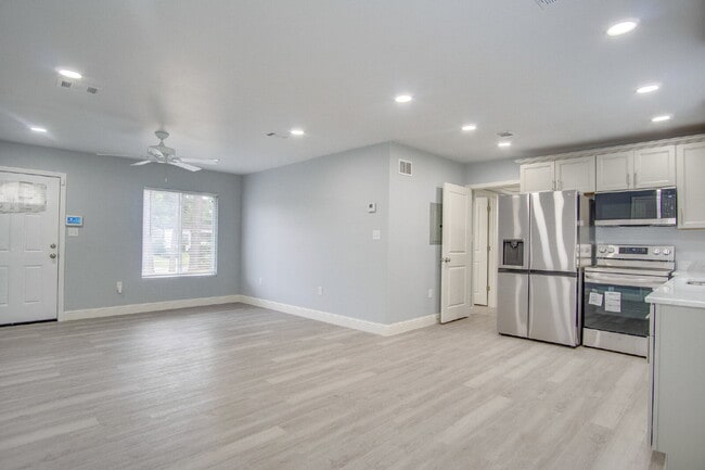 Building Photo - Updated 2BR/2BA Home Near Cordova Mall – Modern Updates & Convenient Location