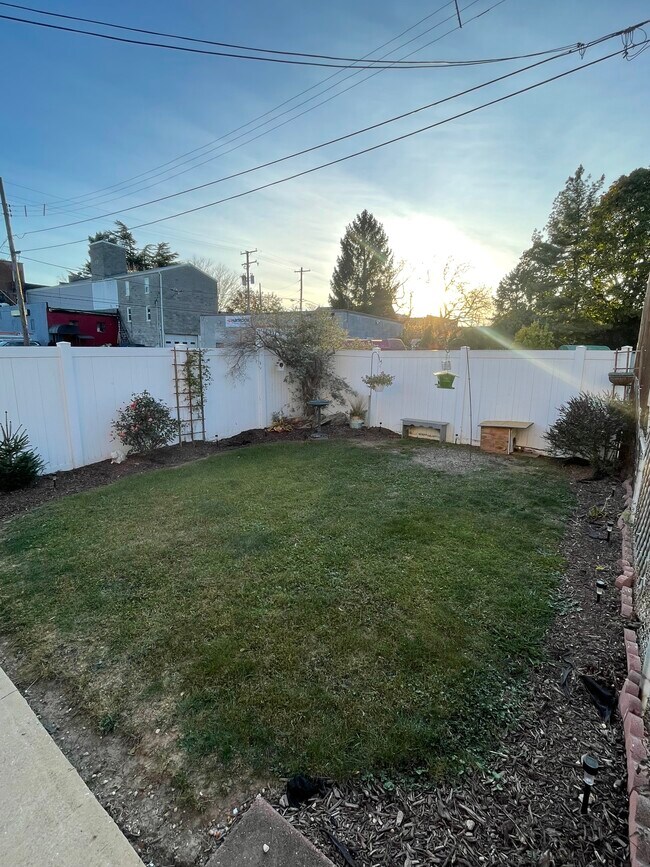 Building Photo - 22 N Highland Ave