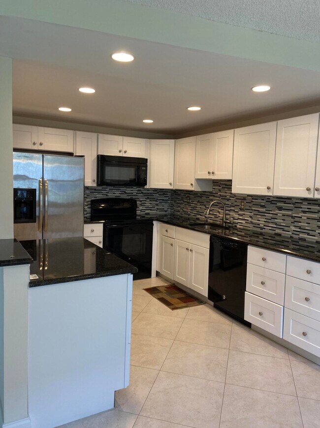 Building Photo - 583 Normandy M