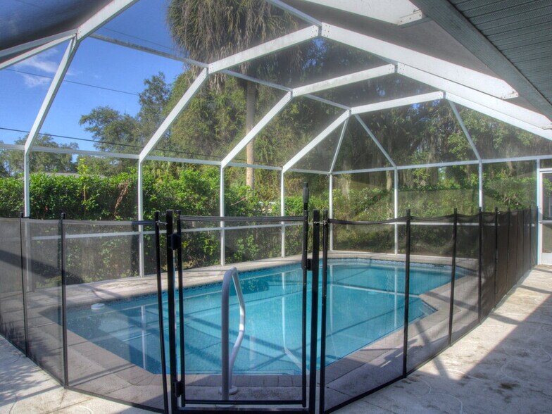 Building Photo - 5515 Maccaughey Dr