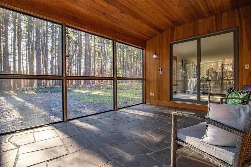 Building Photo - 16 King Philip Trl