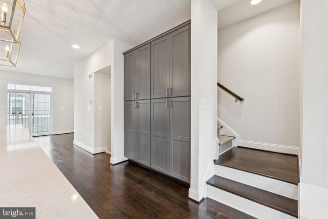 Building Photo - 46073 Hall Rd