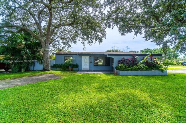 Building Photo - 3338 Taft St