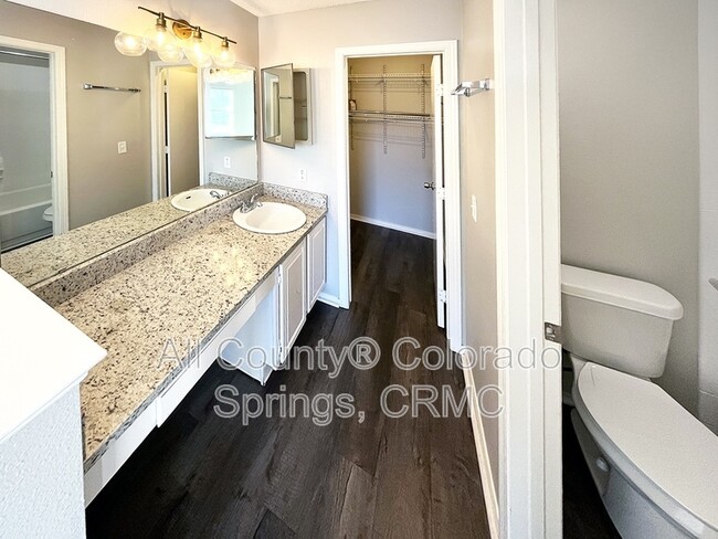 Building Photo - 2058 Palm Dr