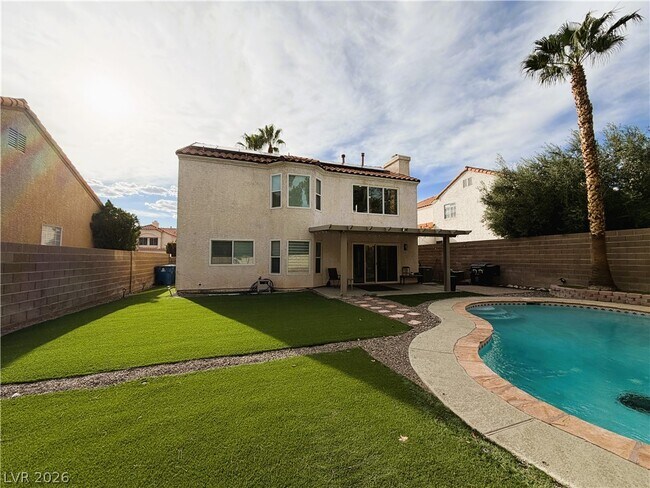 Building Photo - 2724 Monrovia Dr