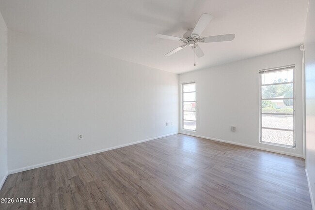 Building Photo - 10507 W Brookside Dr