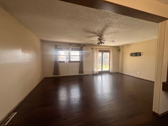 Building Photo - Spacious 4 Bed / 3 Bath Home in Southeast Wichita