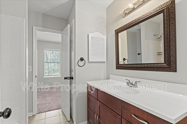 Building Photo - 8289 Golf Ridge Dr