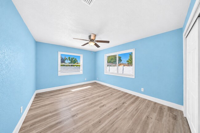 Building Photo - 115 Country Club Dr
