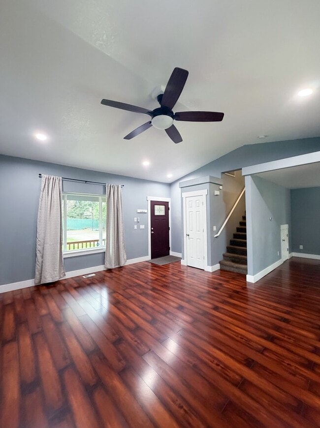 Building Photo - Beautiful 3 Bedroom Home in North East Salem