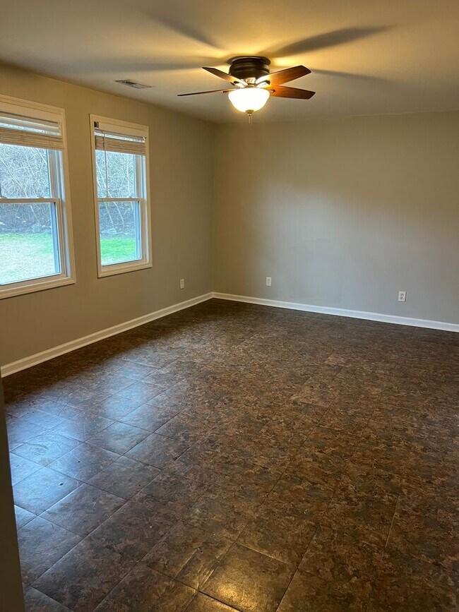 Building Photo - 1 bedroom/ downtown