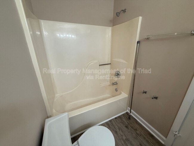 Building Photo - 4005 Sassafras Ct