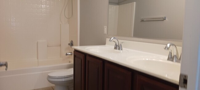 Building Photo - 3 Bed / 2 Bath with Loft