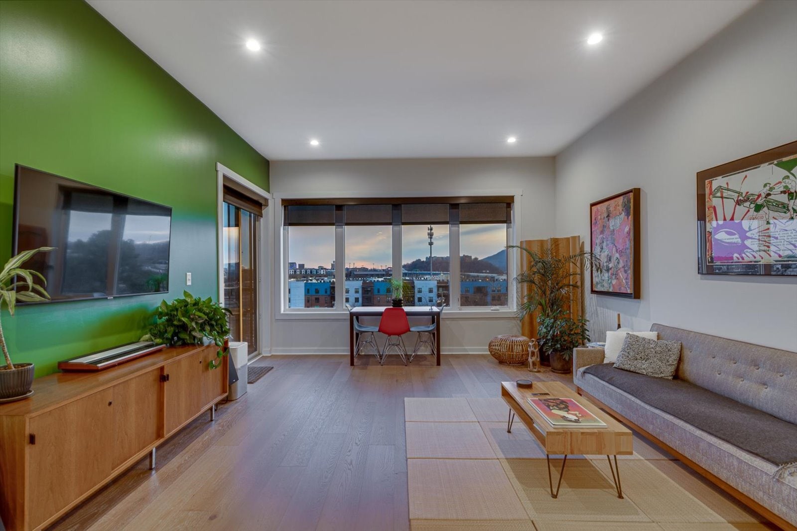 Building Photo - 411 Fairpoint St