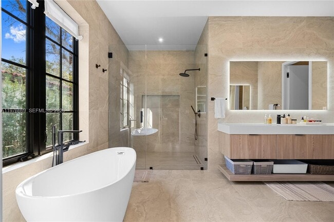 Building Photo - 2015 Country Club Prado