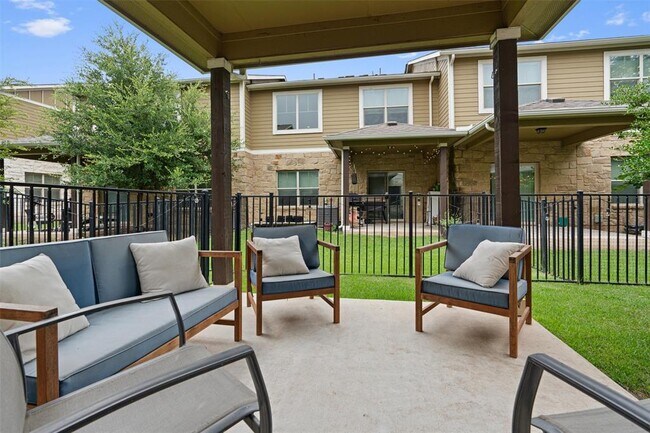 Building Photo - 516 E Slaughter Ln