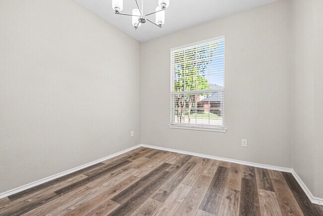 Building Photo - 1550 Charleston Dr