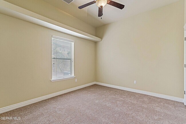 Building Photo - 6285 Wildwood Ct