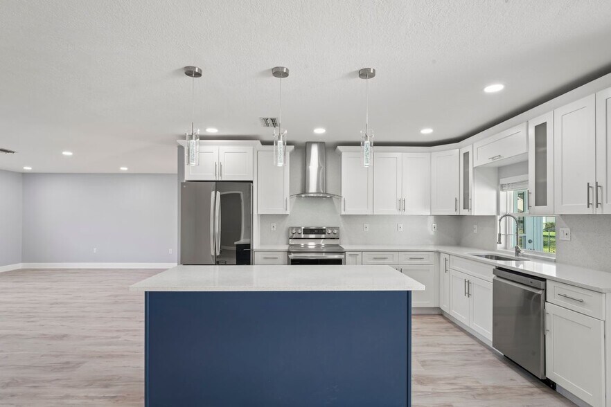 Building Photo - 8312 Roxboro Dr
