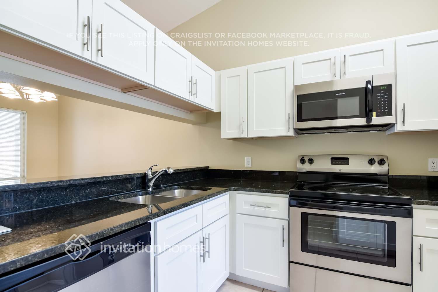 Building Photo - 1330 Coolmont Dr