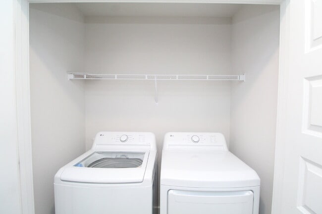 Building Photo - Nature Creek 3BD Townhome w/ Garage, Pool ...
