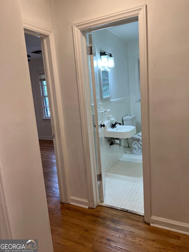 Building Photo - 1215 Westview Dr SW