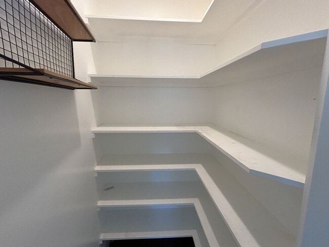 Building Photo - 247 W Woodland Oaks Dr