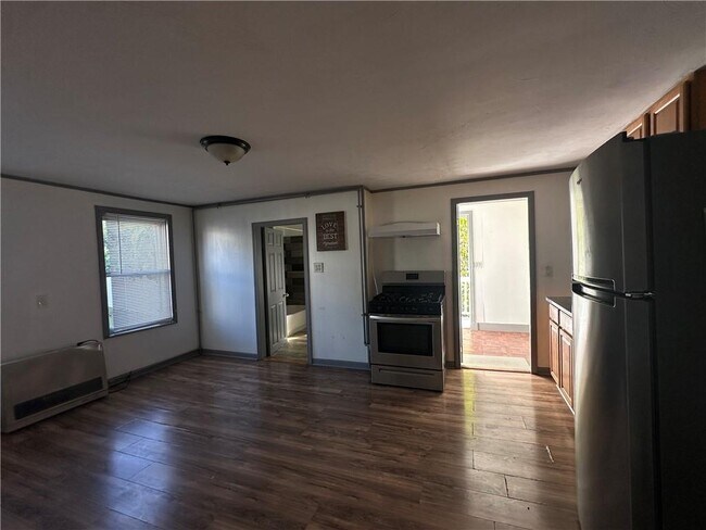 Building Photo - 24 Vale St