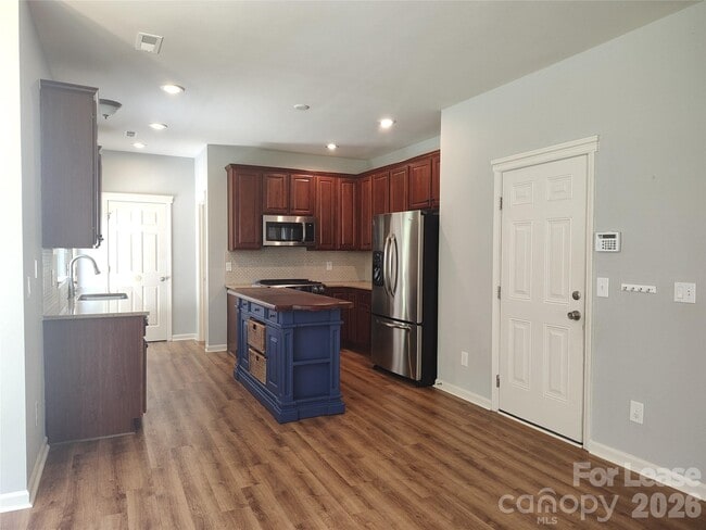 Building Photo - 16121 Long Talon Way