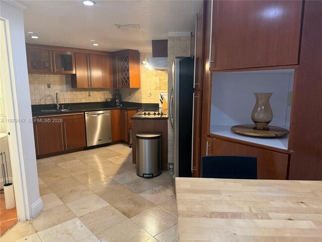 Building Photo - 801 Brickell Bay Dr