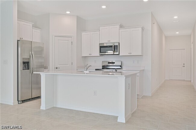 Building Photo - 2901 SW 18th Pl