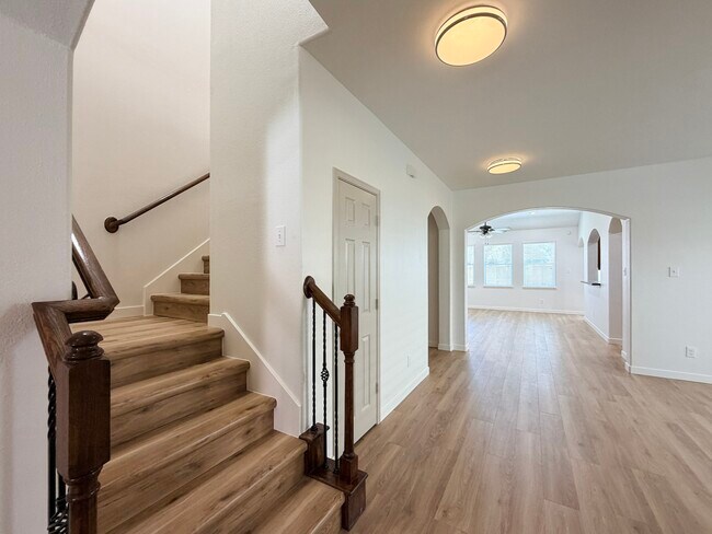 Building Photo - 2802 Ridgeglen Ln