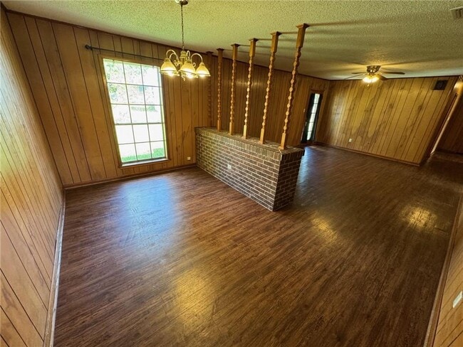 Building Photo - 24 Bethel Forest Dr S