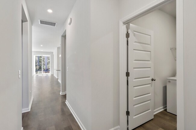 Building Photo - "Charming 4 Bed/2 Bath Home in Bluffton, S...