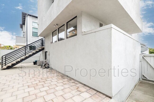 Building Photo - 604 N Irena Ave