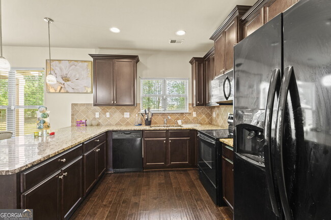 Building Photo - 6870 Diamond Dr